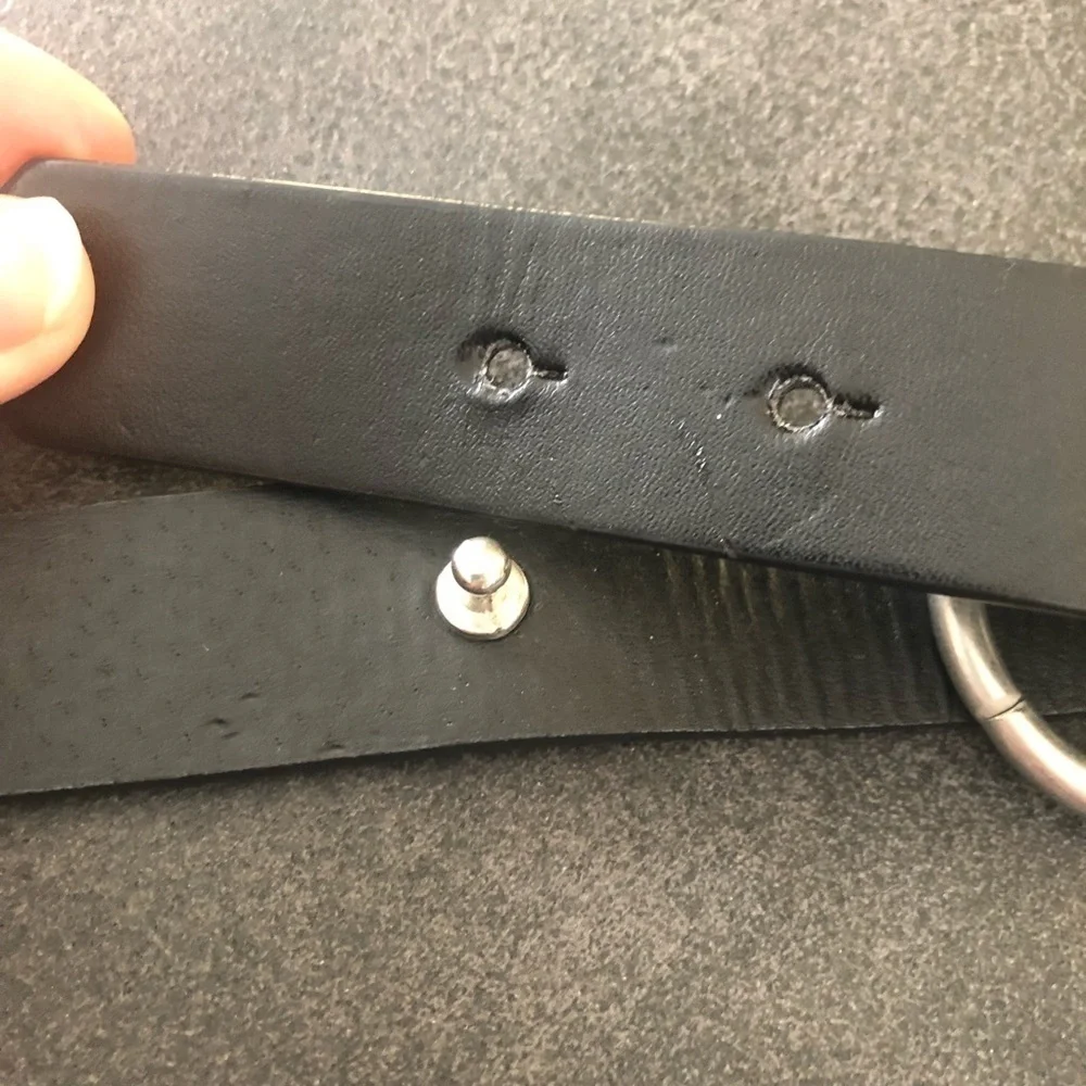Buckle leather chain